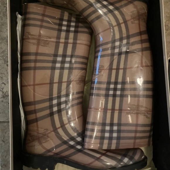 Classic Burberry rain boots - Picture 4 of 5